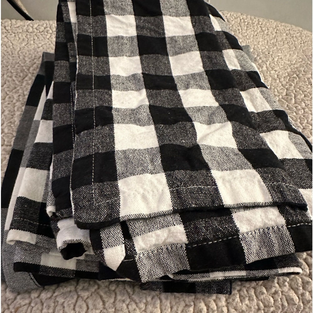 Checkered Linen Napkins & matching table runner